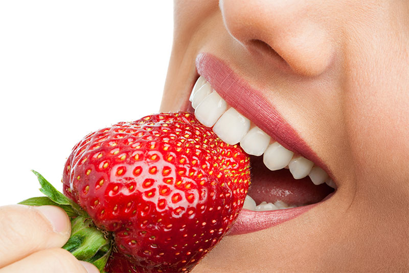 Whiten your teeth using fruits